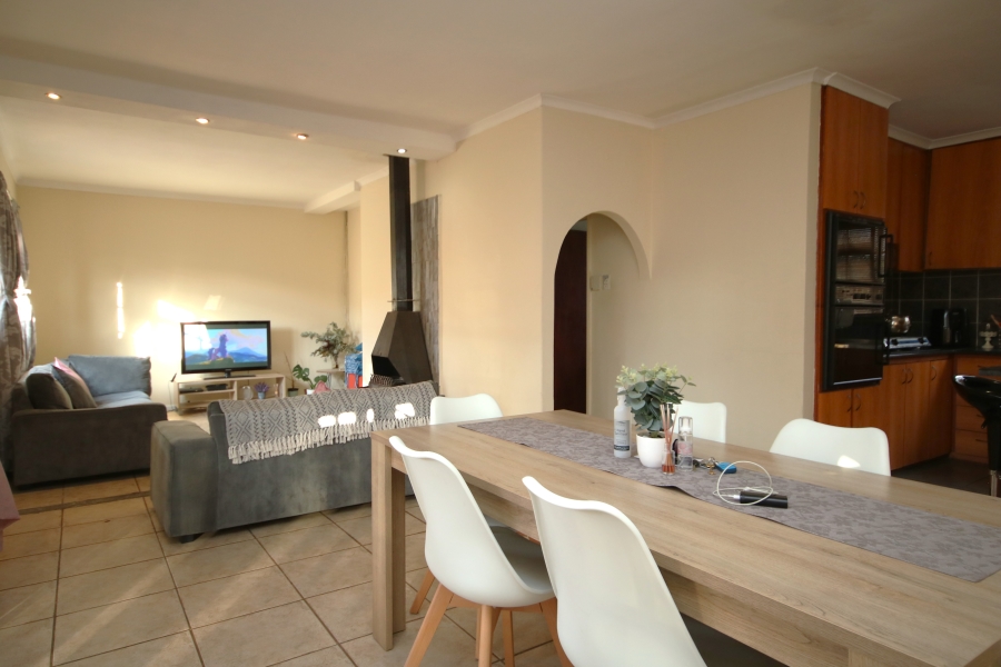 4 Bedroom Property for Sale in Gustrouw Western Cape